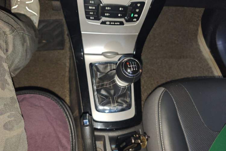 Used BYD Surui 2014 1.5TI Manual Luxury Edition Gear Lever