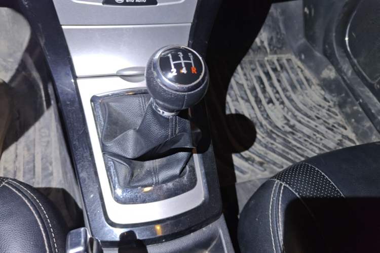 Used BYD Surui 2014 1.5L Manual Luxury Model Gear Lever