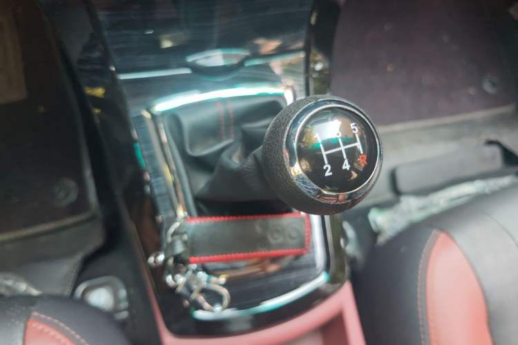 Used BYD Surui 2014 1.5L Manual Luxury Model Gear Lever
