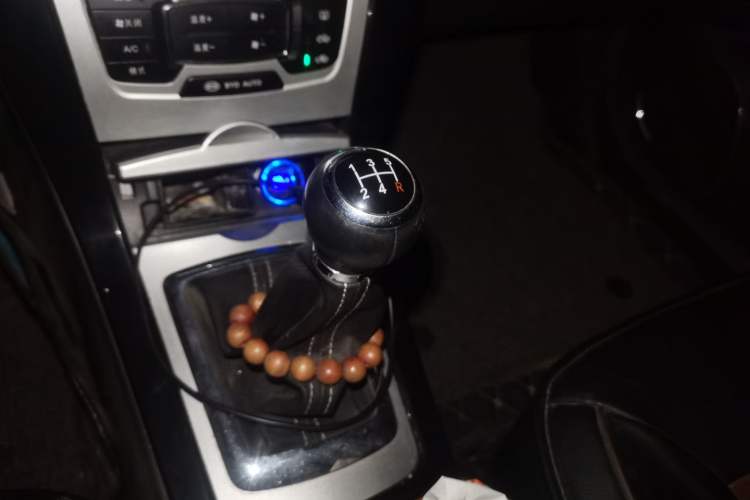 Used BYD Surui 2014 1.5L Manual Luxury Model Gear Lever