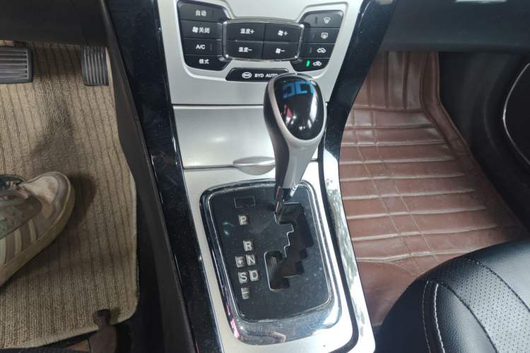 Used BYD Surui 2014 1.5TID Automatic Luxury Model Gear Lever