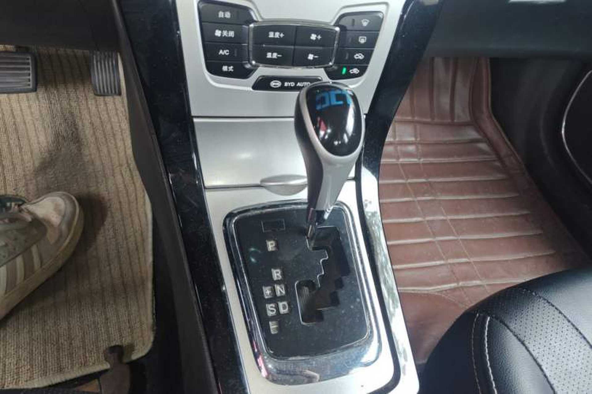 Used BYD Surui 2014 1.5TID Automatic Luxury Model Gear Lever