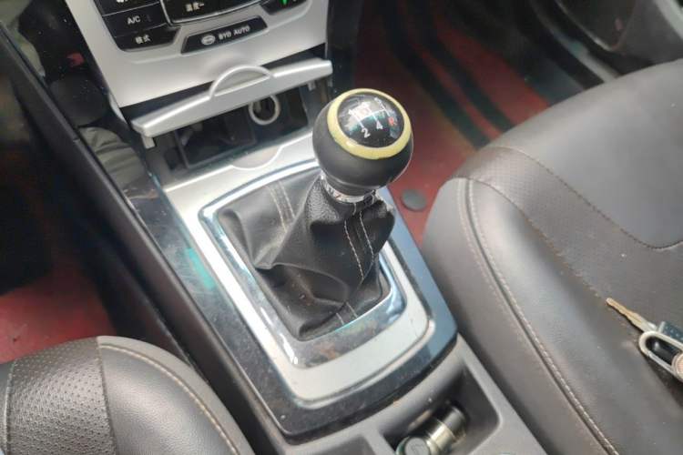 Used BYD Surui 2014 1.5L Manual Luxury Model Gear Lever