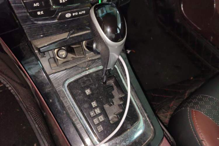 Used BYD Surui 2014 1.5L Automatic Luxury Model Gear Lever