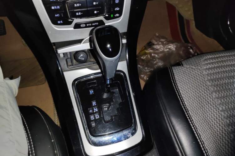 Used BYD Surui 2014 1.5L Automatic Comfort Version Gear Lever