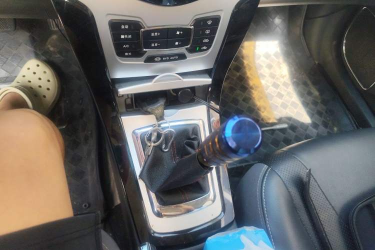 Used BYD Surui 2014 1.5L Manual Luxury Model Gear Lever