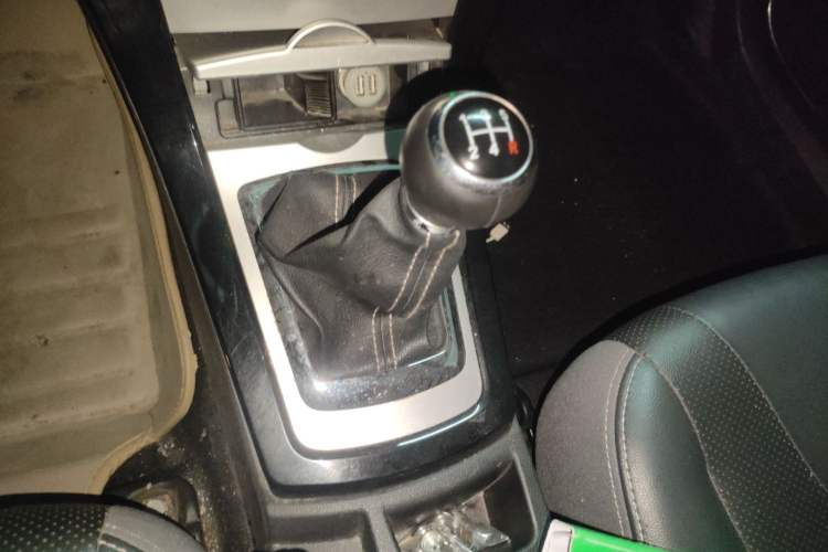 Used BYD Surui 2014 1.5L Manual Luxury Model Gear Lever