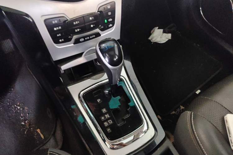 Used BYD Surui 2014 1.5TID Automatic Luxury Model Gear Lever