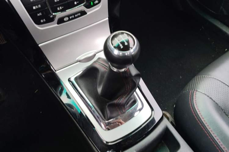 Used BYD Surui 2014 1.5L Manual Luxury Model Gear Lever