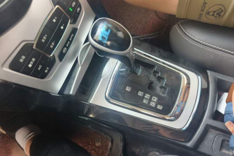 Used BYD Surui 2014 1.5TID Automatic Luxury Model Gear Lever