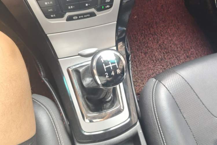 Used BYD Surui 2014 1.5L Manual Luxury Model Gear Lever
