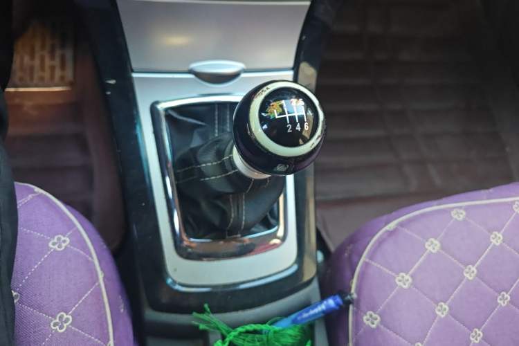 Used BYD Surui 2014 1.5TI Manual Luxury Edition Gear Lever