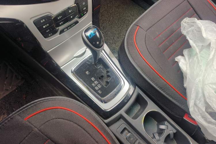 Used BYD Surui 2014 1.5TID Automatic Luxury Model Gear Lever
