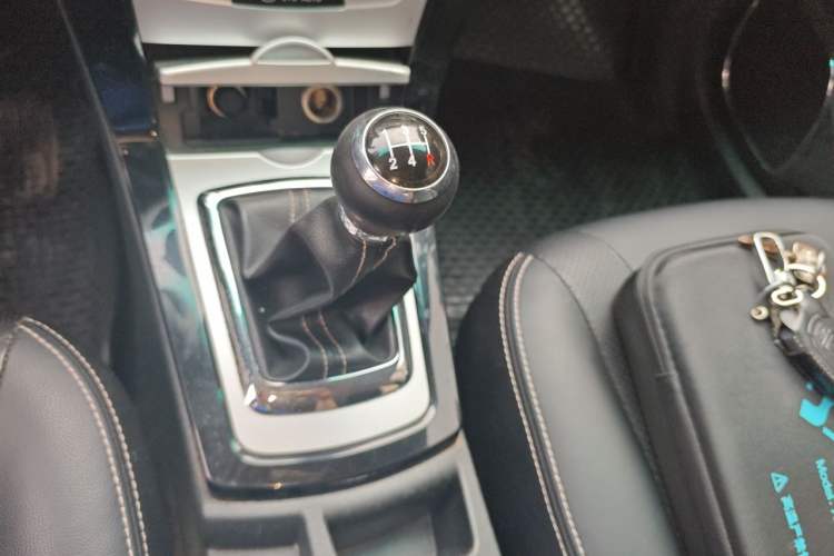 Used BYD Surui 2014 1.5L Manual Luxury Model Gear Lever