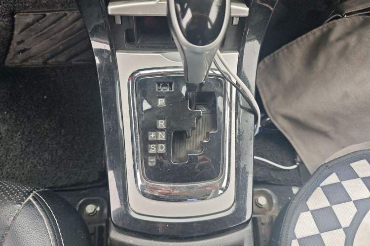 Used BYD Surui 2014 1.5TID Automatic Luxury Model Gear Lever