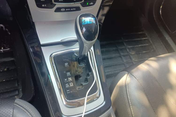 Used BYD Surui 2014 1.5TID Automatic Luxury Model Gear Lever