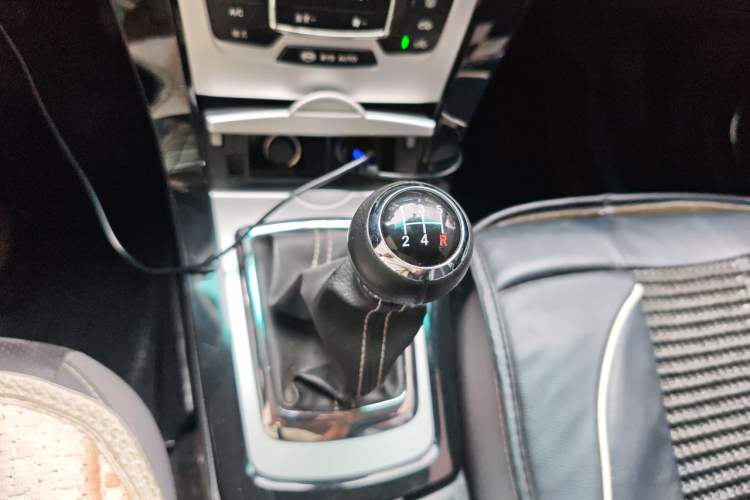 Used BYD Surui 2014 1.5L Manual Luxury Model Gear Lever
