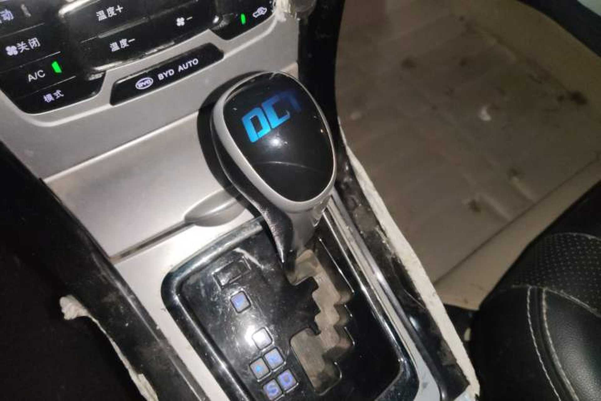 Used BYD Surui 2014 1.5TID Automatic Luxury Model Gear Lever