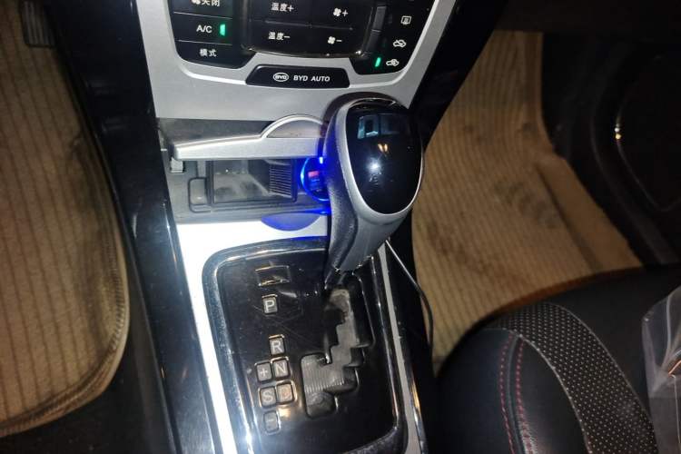 Used BYD Surui 2014 1.5L Automatic Luxury Model Gear Lever