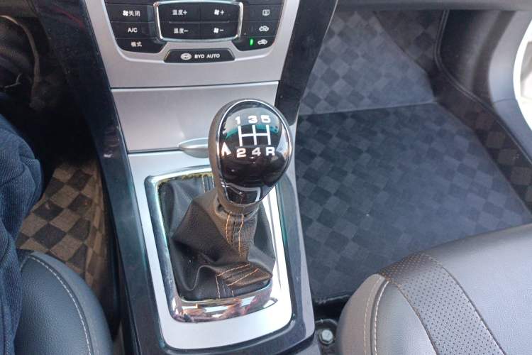Used BYD Surui 2014 1.5L Manual Luxury Model Gear Lever