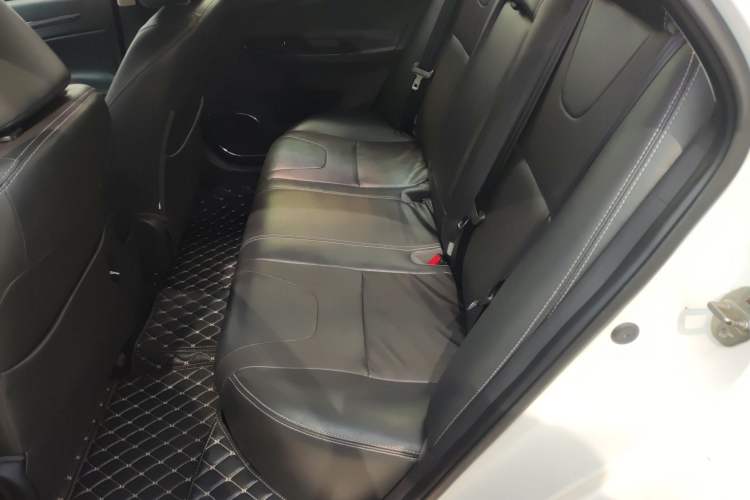 Used BYD Surui 2014 1.5L Manual Luxury Model Interior 1