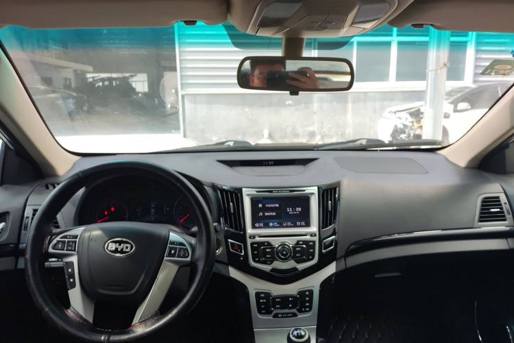 Used BYD Surui 2014 1.5L Manual Luxury Model Interior 3