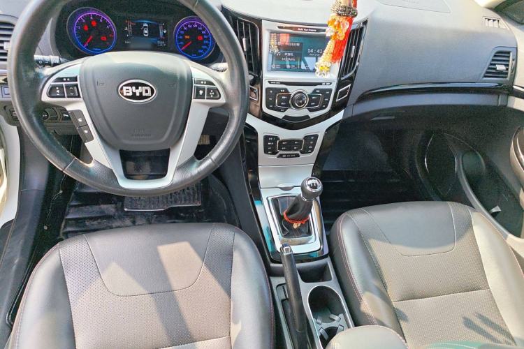 Used BYD Surui 2014 1.5L Manual Luxury Model Interior 3