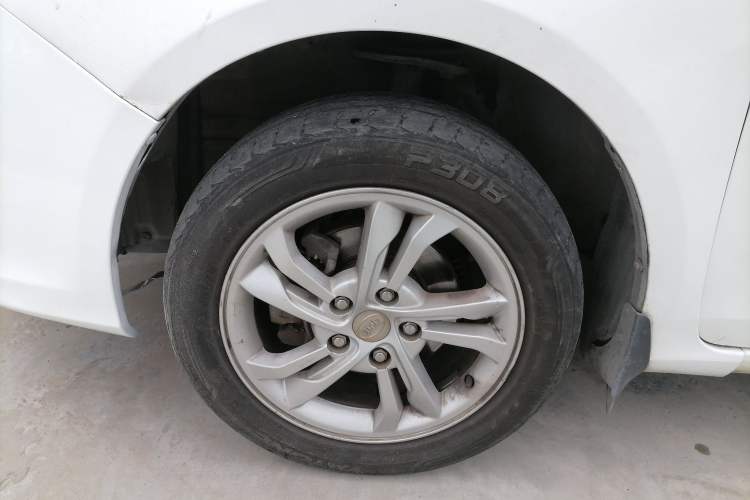 Used BYD Surui 2014 1.5L Manual Luxury Model Left Front Wheel Hub