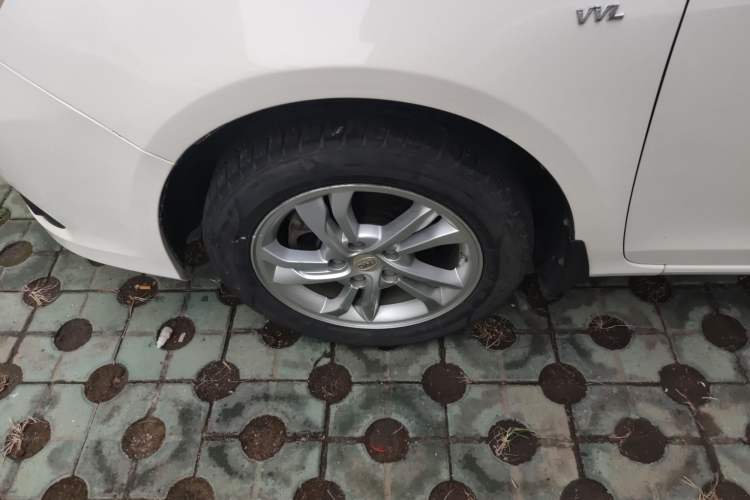 Used BYD Surui 2014 1.5L Manual Luxury Model Left Front Wheel Hub