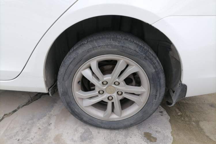 Used BYD Surui 2014 1.5L Manual Luxury Model Left Rear Wheel Hub