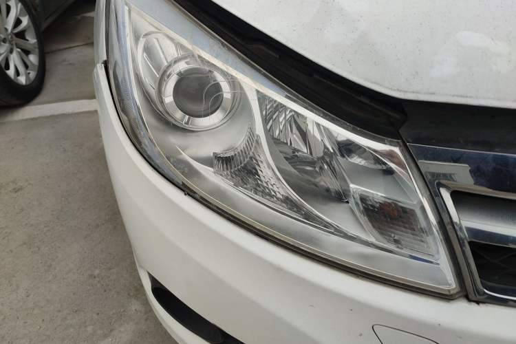 Used BYD Surui 2014 1.5L Manual Luxury Model Right Front Headlight