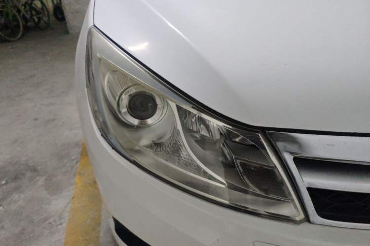 Used BYD Surui 2014 1.5TI Manual Luxury Edition Right Front Headlight