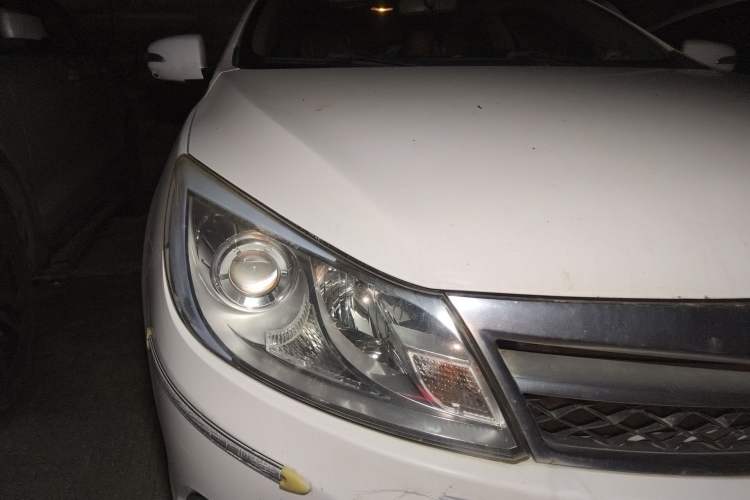 Used BYD Surui 2014 1.5TID Automatic Luxury Model Right Front Headlight
