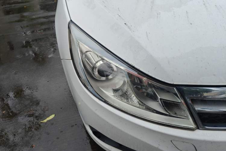 Used BYD Surui 2014 1.5TID Automatic Luxury Model Right Front Headlight