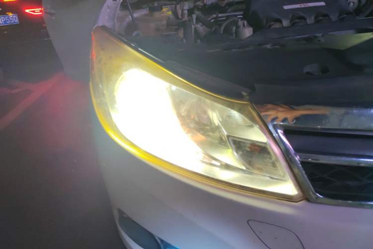 Used BYD Surui 2014 1.5L Automatic Comfort Version Right Front Headlight