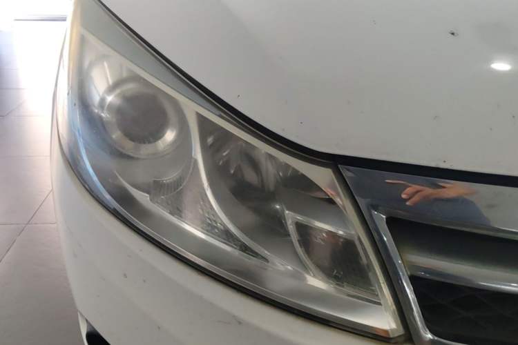 Used BYD Surui 2014 1.5TID Automatic Luxury Model Right Front Headlight