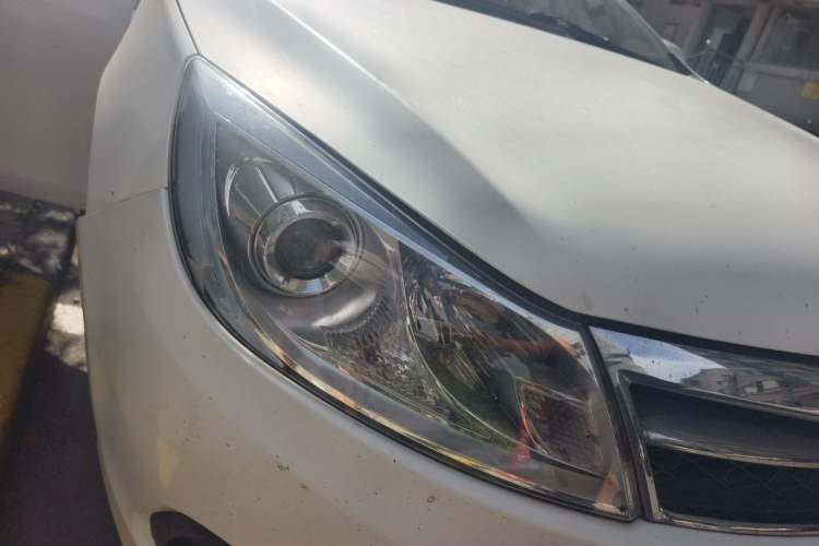 Used BYD Surui 2014 1.5TID Automatic Luxury Model Right Front Headlight