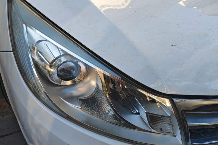 Used BYD Surui 2014 1.5TI Manual Luxury Edition Right Front Headlight