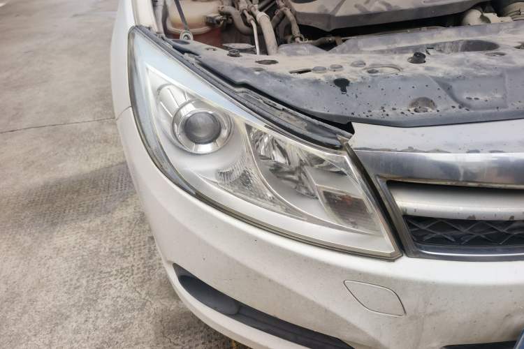 Used BYD Surui 2014 1.5TID Automatic Luxury Model Right Front Headlight