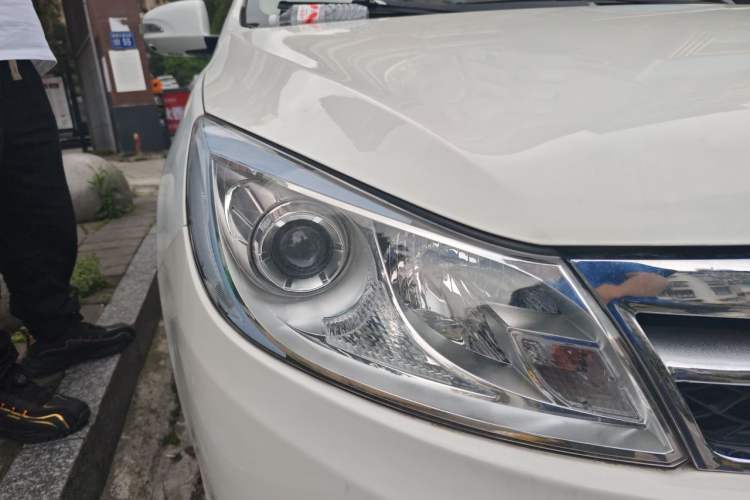 Used BYD Surui 2014 1.5L Manual Luxury Model Right Front Headlight