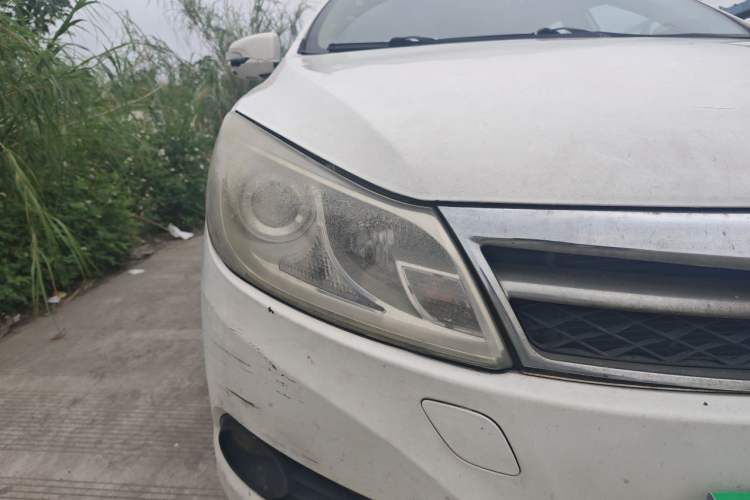 Used BYD Surui 2014 1.5TID Automatic Luxury Model Right Front Headlight