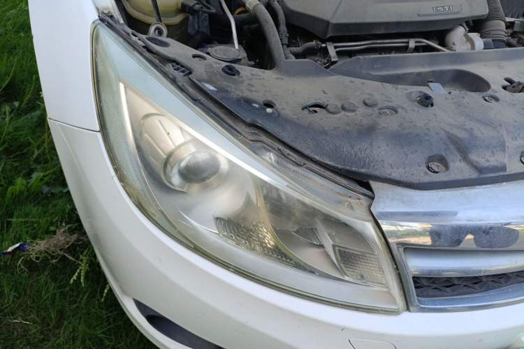 Used BYD Surui 2014 1.5TID Automatic Luxury Model Right Front Headlight