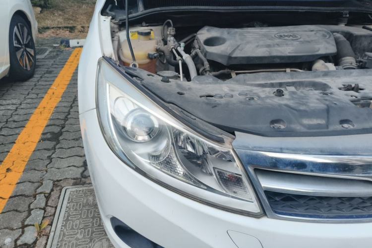 Used BYD Surui 2014 1.5TID Automatic Luxury Model Right Front Headlight