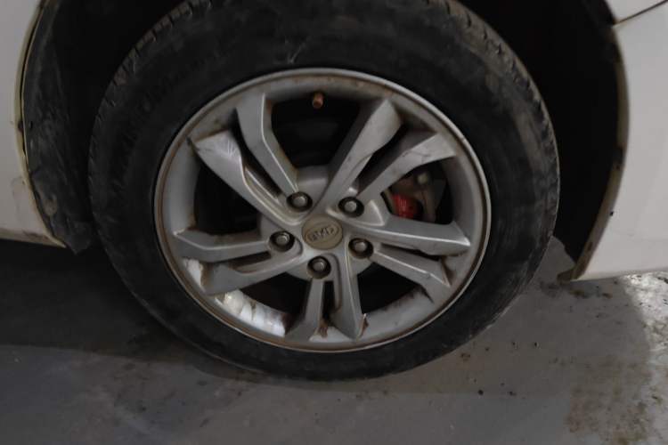 Used BYD Surui 2014 1.5L Manual Luxury Model Right Front Wheel Hub