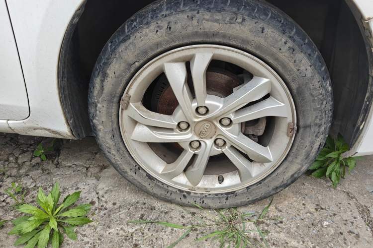 Used BYD Surui 2014 1.5L Manual Luxury Model Right Front Wheel Hub