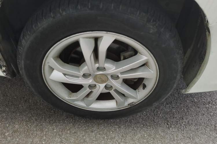 Used BYD Surui 2014 1.5L Manual Luxury Model Right Front Wheel Hub