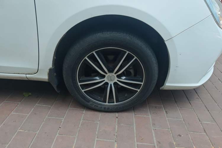 Used BYD Surui 2014 1.5L Manual Luxury Model Right Front Wheel Hub