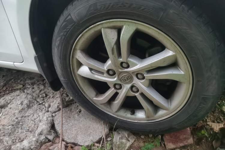Used BYD Surui 2014 1.5L Manual Luxury Model Right Front Wheel Hub
