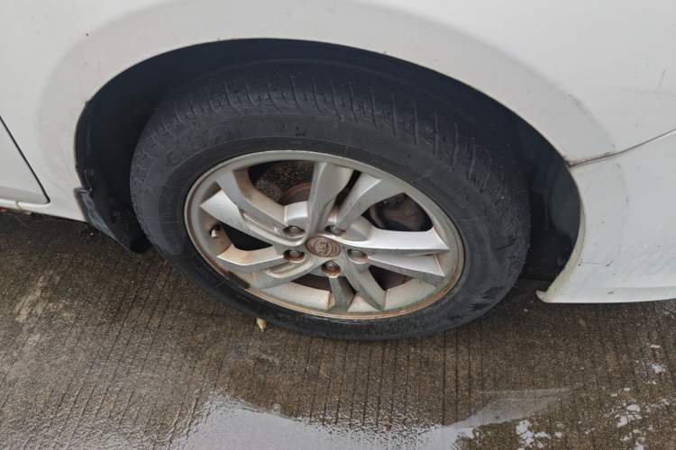 Used BYD Surui 2014 1.5TID Automatic Luxury Model Right Front Wheel Hub
