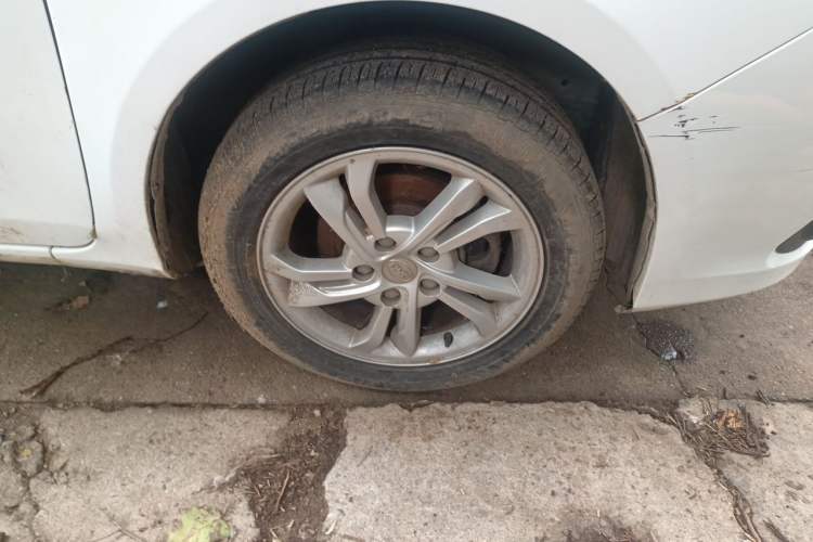 Used BYD Surui 2014 1.5L Manual Luxury Model Right Front Wheel Hub